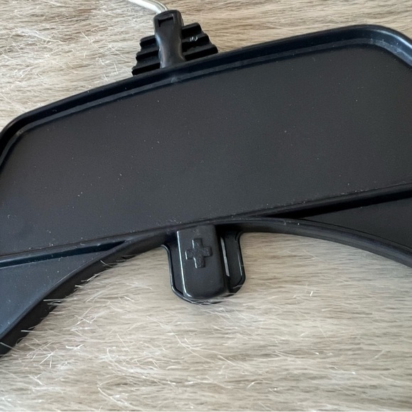 RESELLERS BUNDLE Recycled Plastic with Notches SHIRT HANGERS 17” Black 25 Pack - Picture 10 of 11